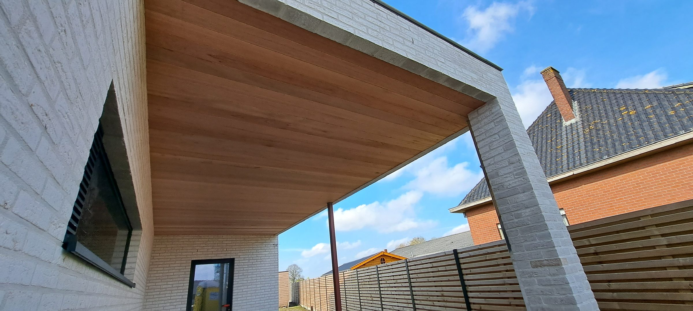 Houten plafond onder een overkapping in Torhout